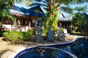 Ланта, дом у бассейна